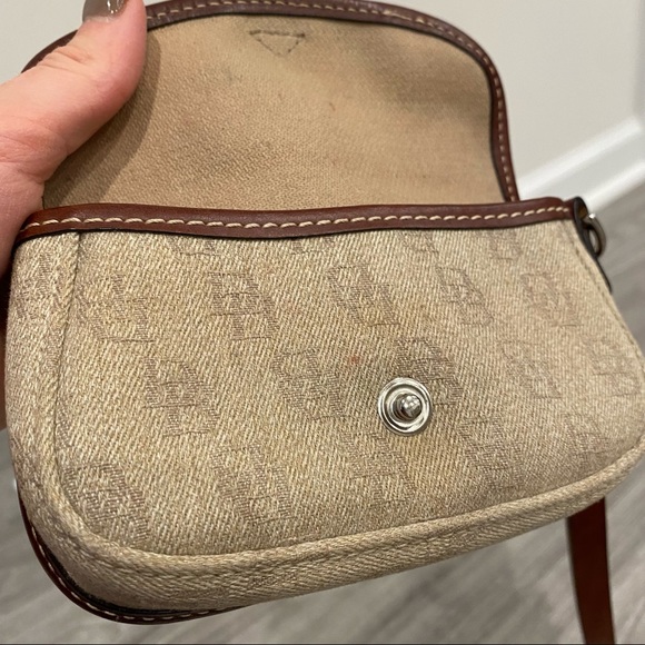 Dooney & Bourke small wristlet / wallet - Picture 2 of 15